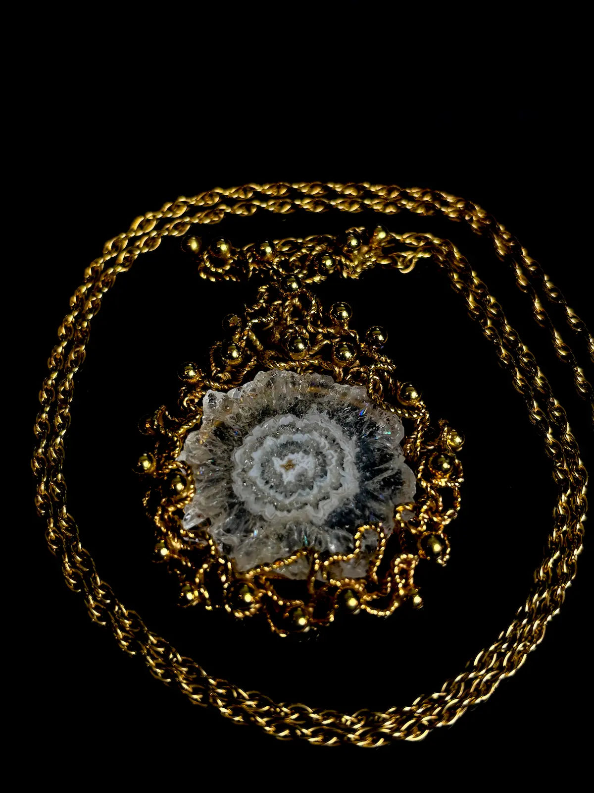 9ct Yellow Gold Agate Necklace, Hallmarked in Birmingham 1973