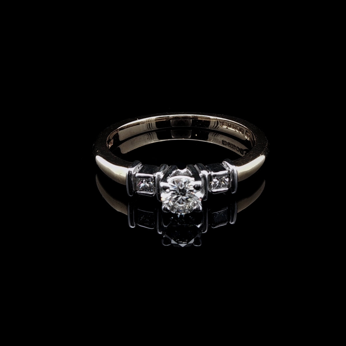 18ct Gold Three Stone Brilliant and Princess cut Diamond Ring