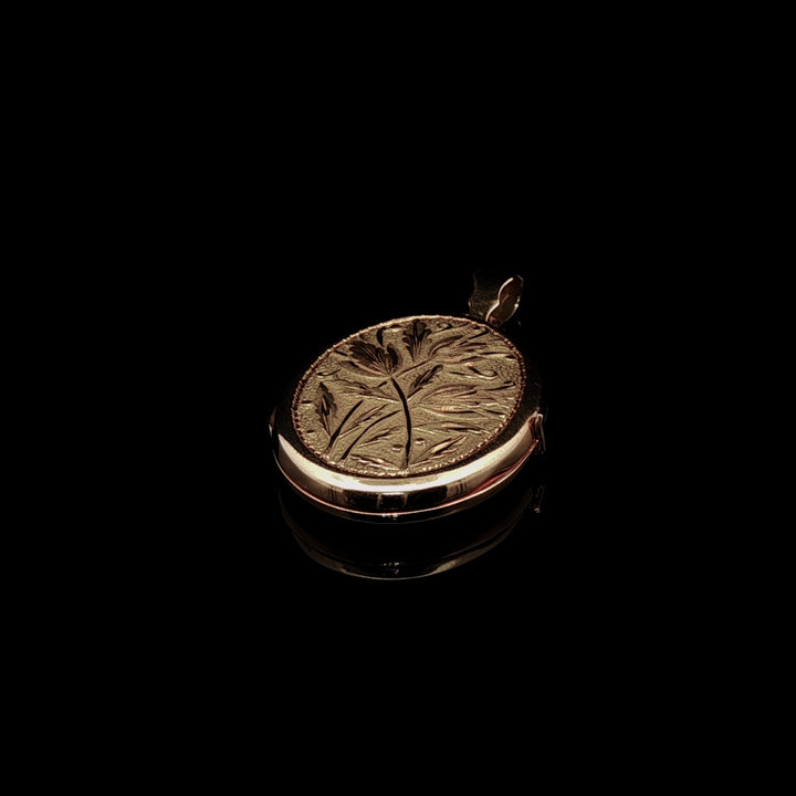 Vintage 18ct Yellow Gold Engraved Locket Pendant