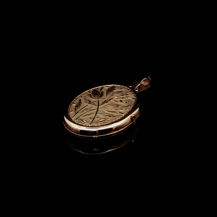 Vintage 18ct Yellow Gold Engraved Locket Pendant
