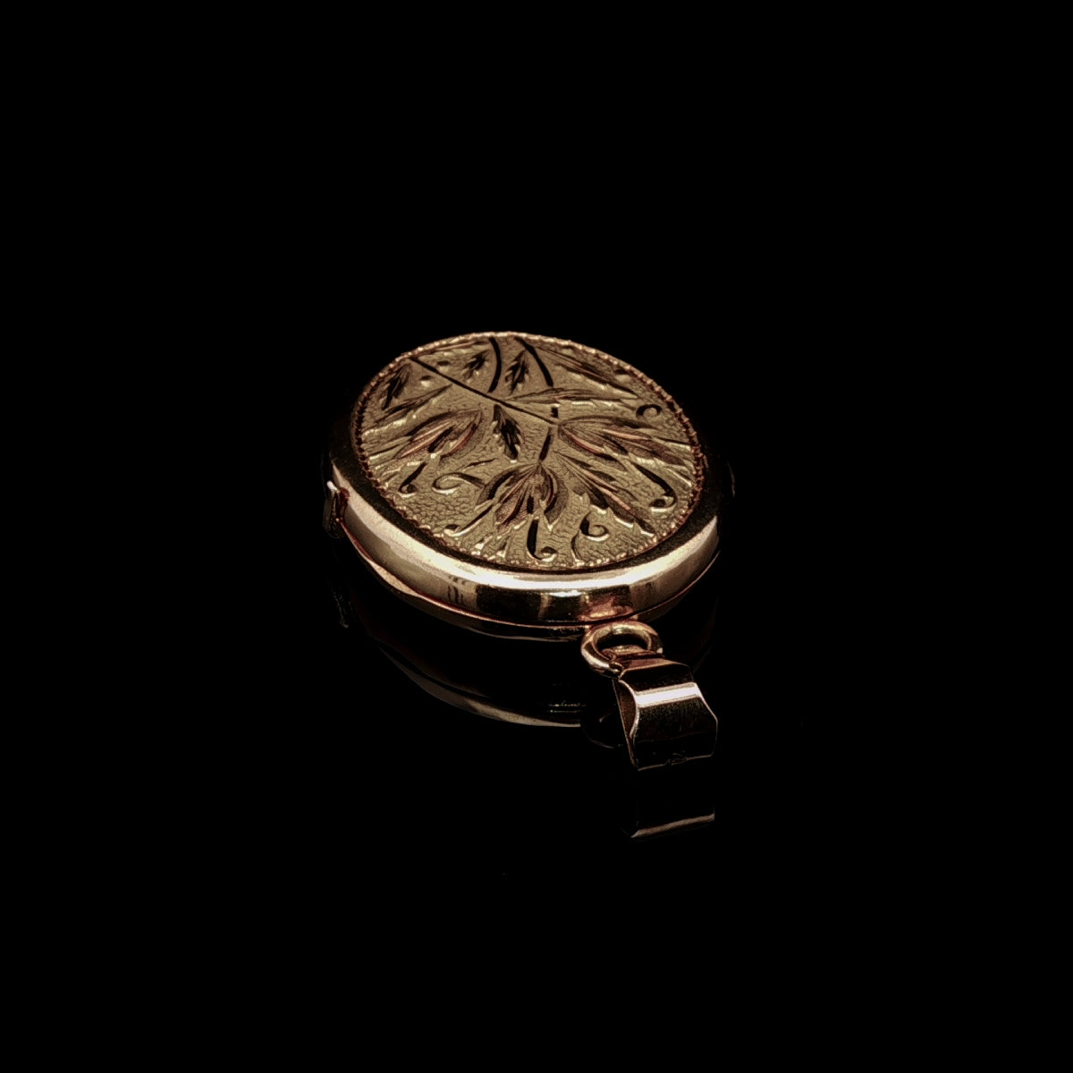 Vintage 18ct Yellow Gold Engraved Locket Pendant