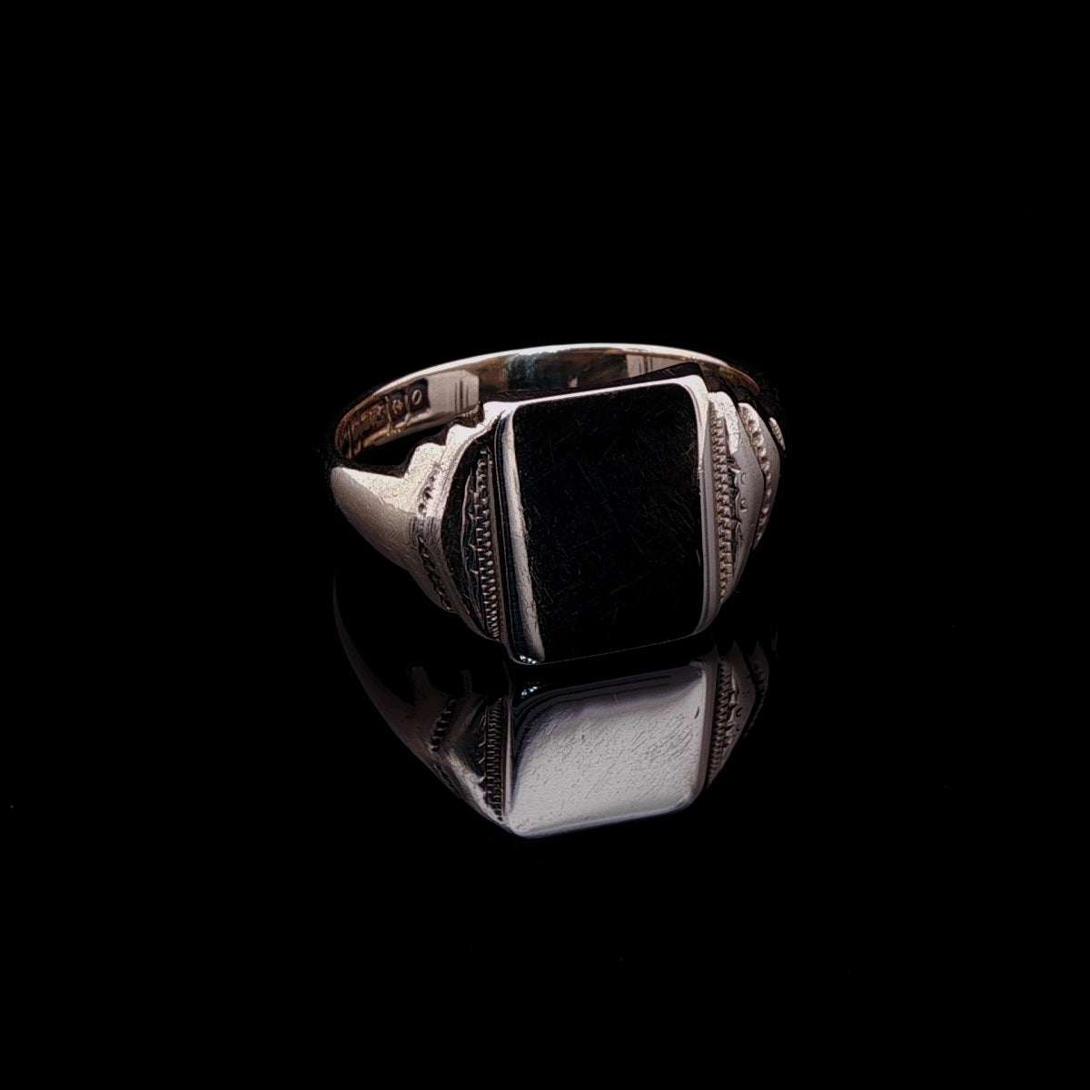 9ct Yellow Gold Rectangular Signet Ring, Hallmarked Birmingham 1963, 6.3grams
