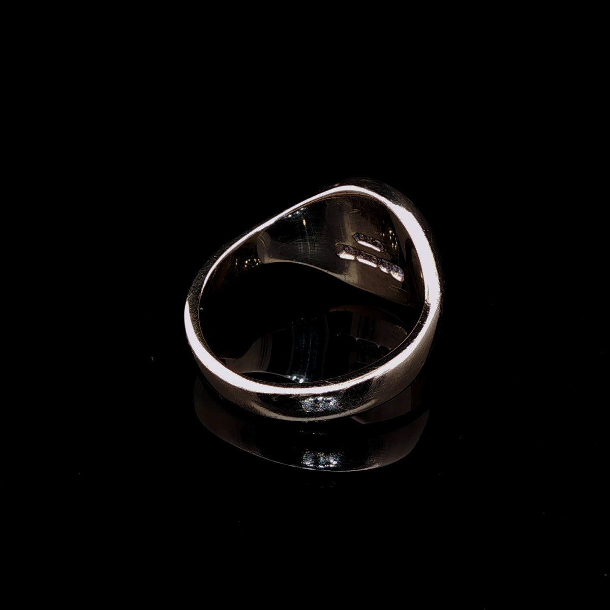 9ct Yellow Gold Round Head Signet Ring, 5.4grams