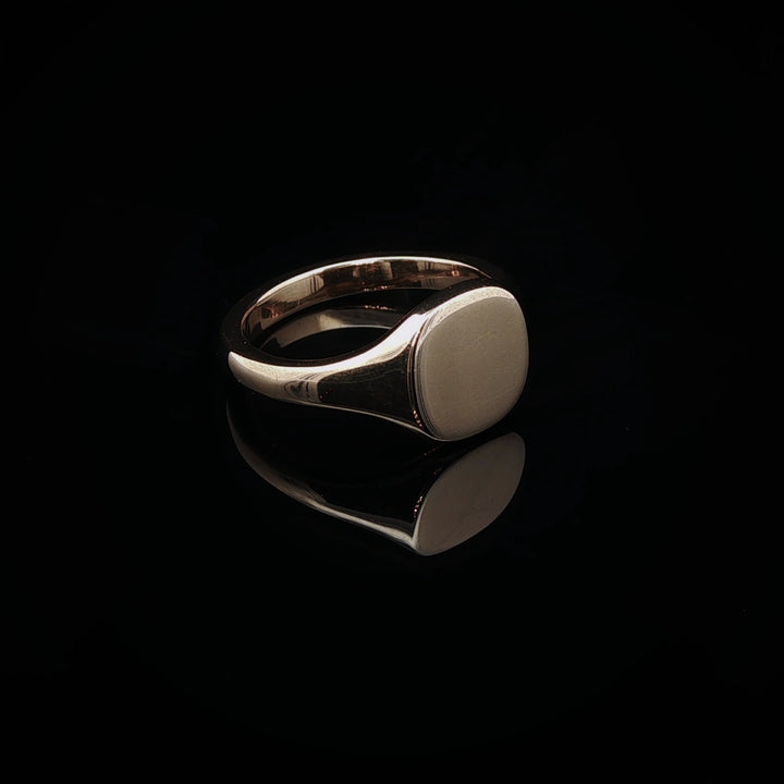 9ct Yellow Gold Rounded Rectangular Signet Ring, 4.6grams
