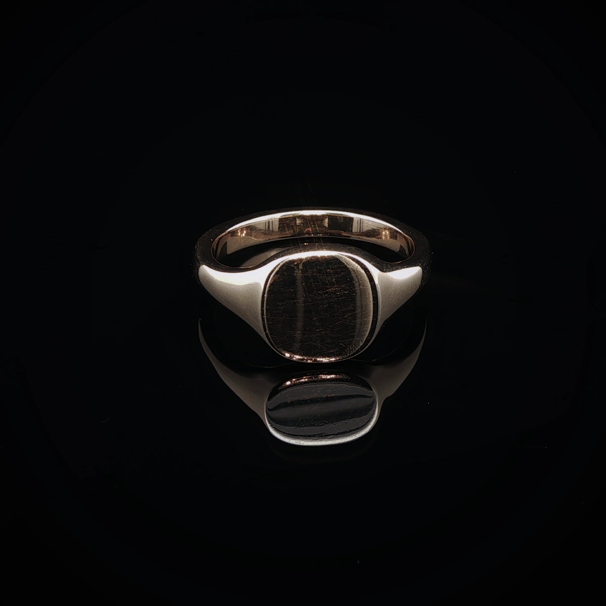 9ct Yellow Gold Rounded Rectangular Signet Ring, 4.6grams