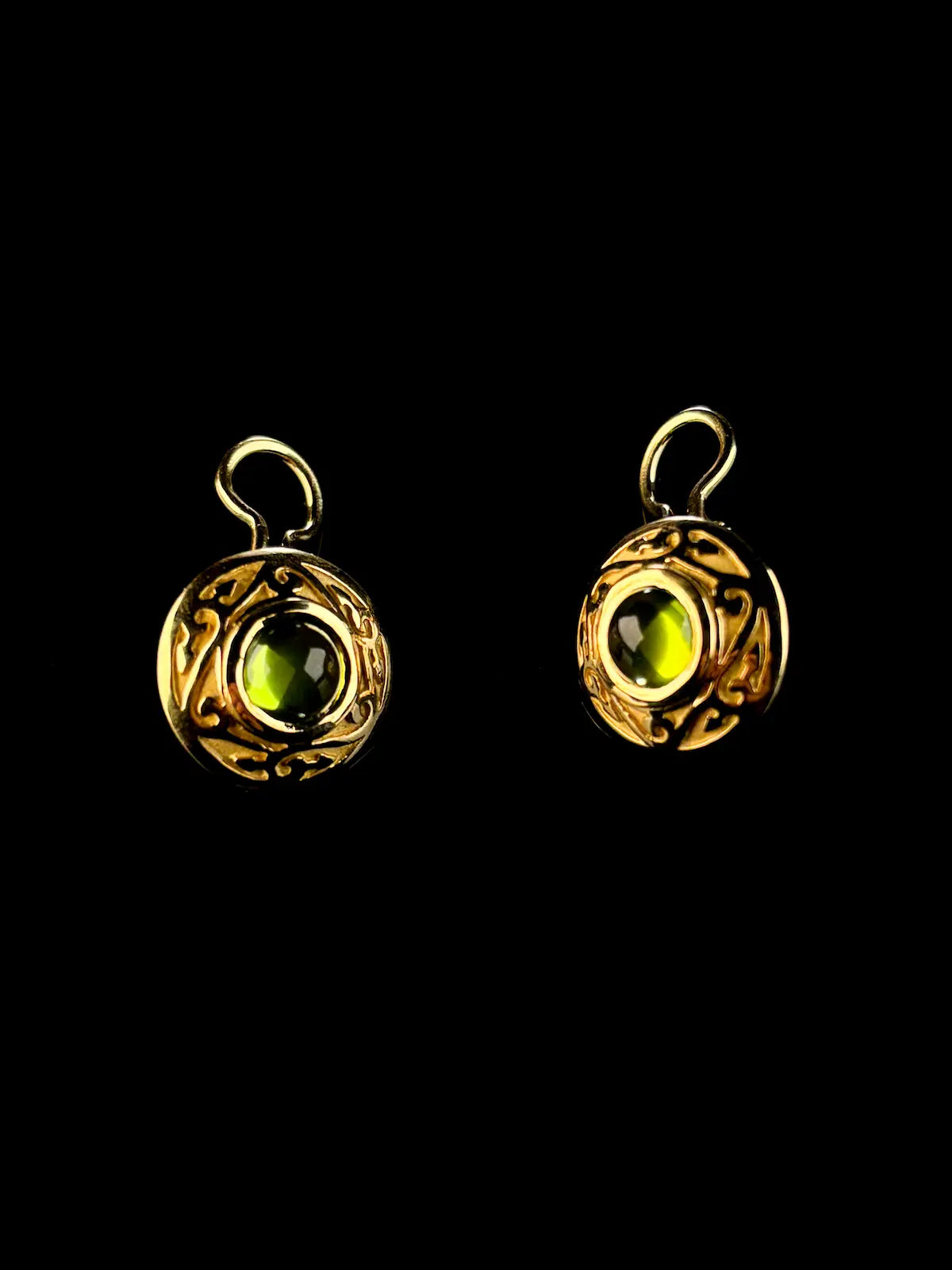 18ct Yellow Gold Peridot Cabochon Earrings