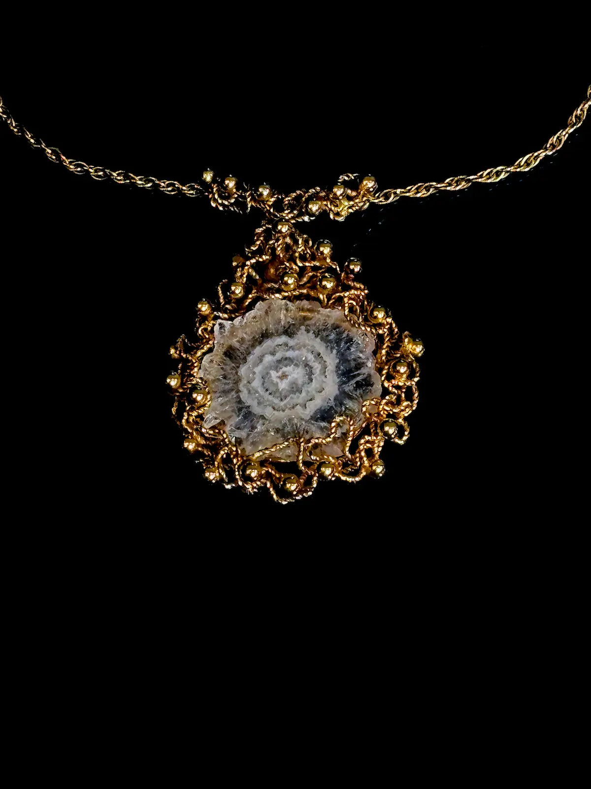 9ct Yellow Gold Agate Necklace, Hallmarked in Birmingham 1973
