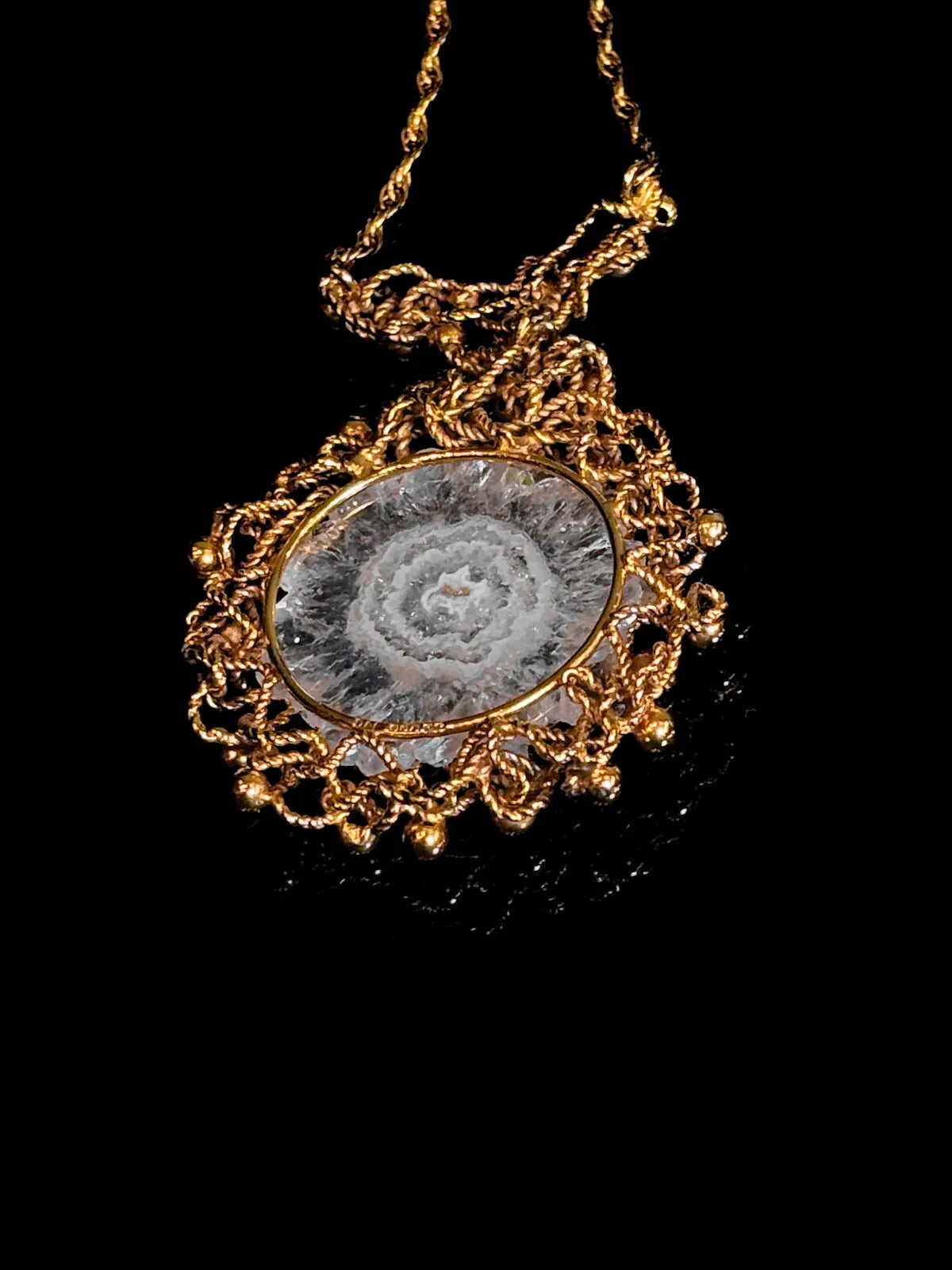 9ct Yellow Gold Agate Necklace, Hallmarked in Birmingham 1973