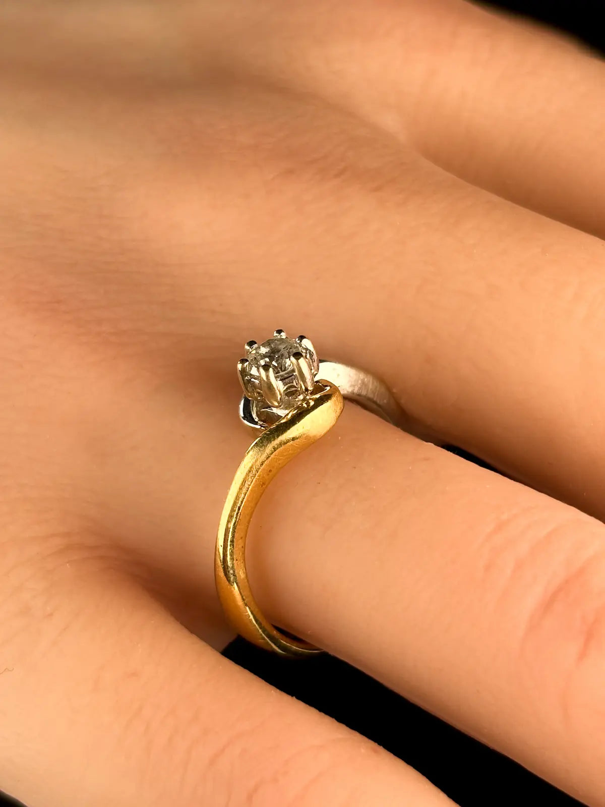 Vintage 18ct Gold Single Stone 0.25ct Diamond Twist Ring