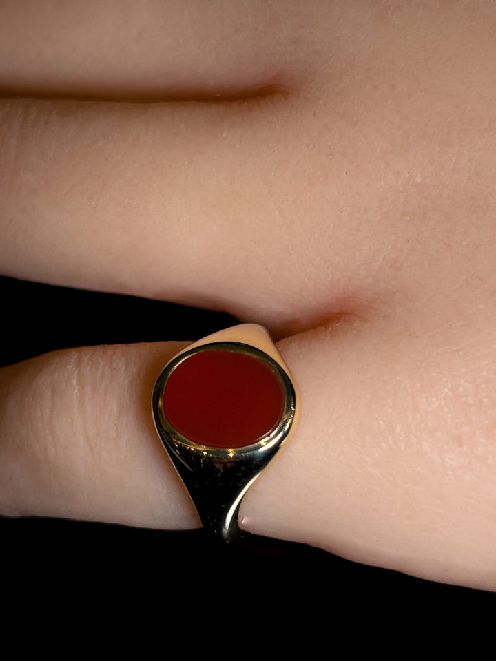 9ct Yellow Gold Cornelian Signet Ring, 4.4grams