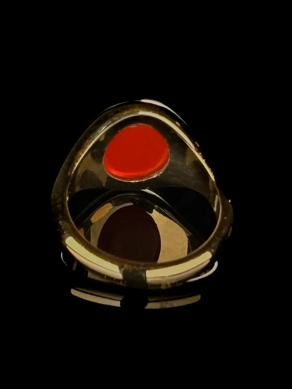 9ct Yellow Gold Cornelian Signet Ring, 4.4grams