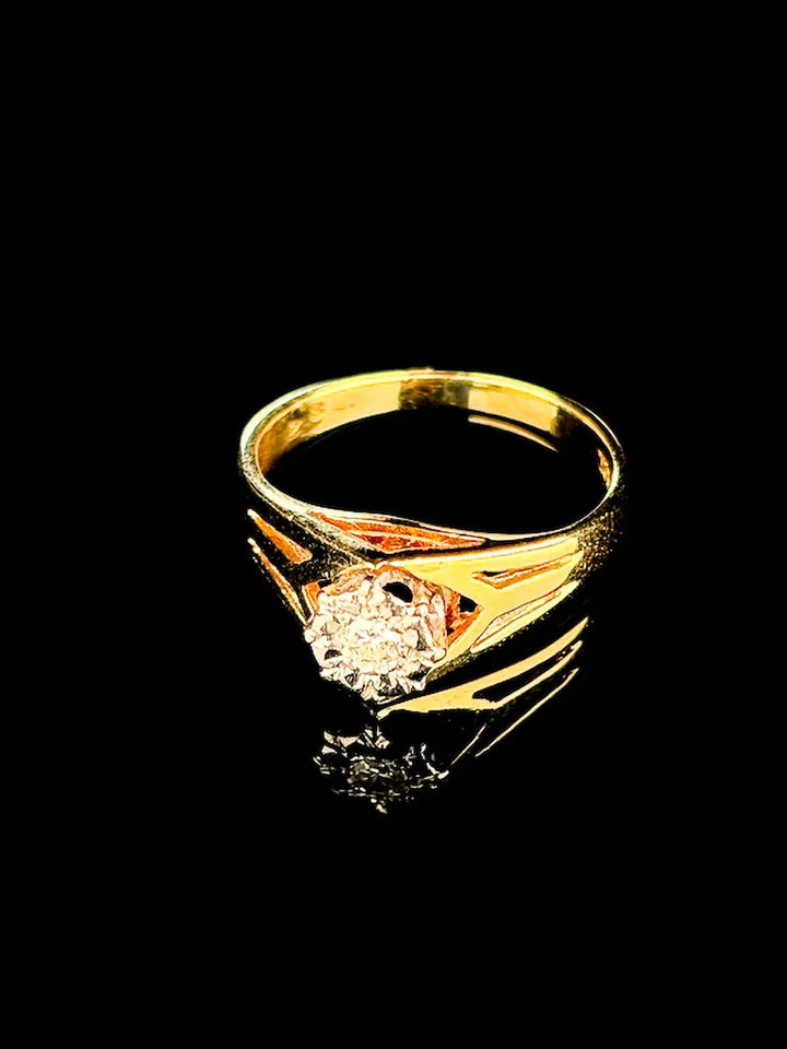 Vintage 18ct Yellow Gold Single Stone Diamond Ring