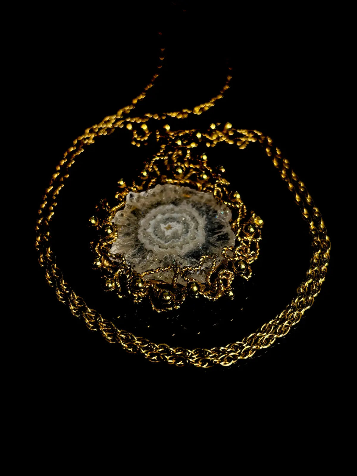 9ct Yellow Gold Agate Necklace, Hallmarked in Birmingham 1973