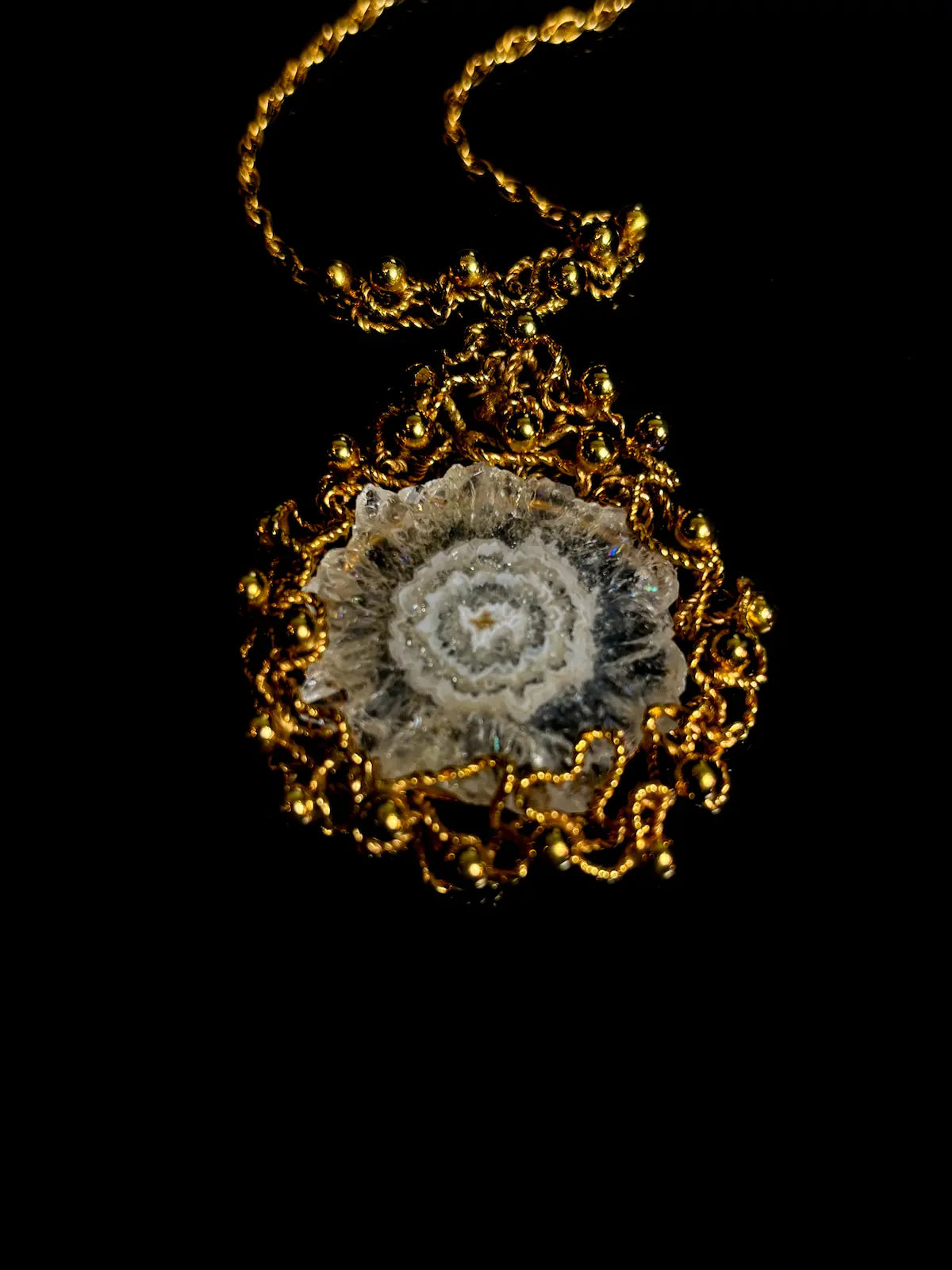 9ct Yellow Gold Agate Necklace, Hallmarked in Birmingham 1973