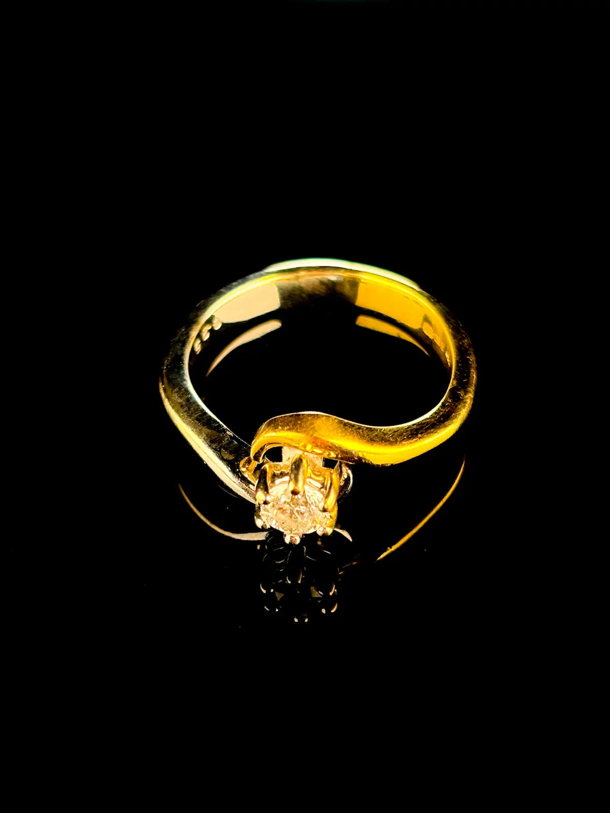 Vintage 18ct Gold Single Stone 0.25ct Diamond Twist Ring