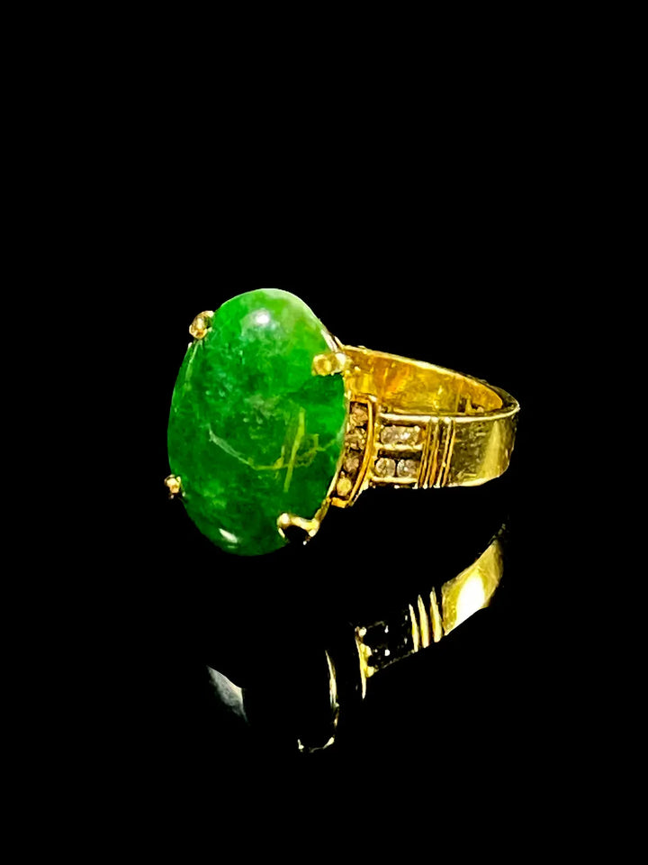 Vintage 18ct Yellow Gold Jade and Diamond Set Ring