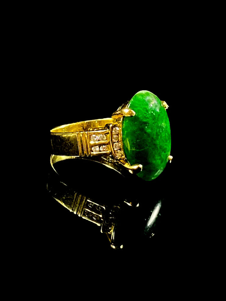 Vintage 18ct Yellow Gold Jade and Diamond Set Ring