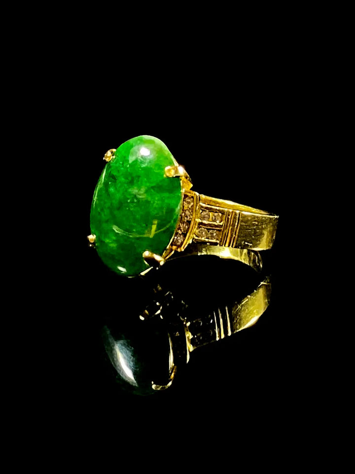 Vintage 18ct Yellow Gold Jade and Diamond Set Ring