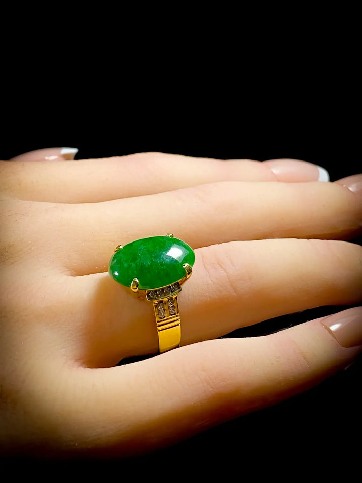 Vintage 18ct Yellow Gold Jade and Diamond Set Ring