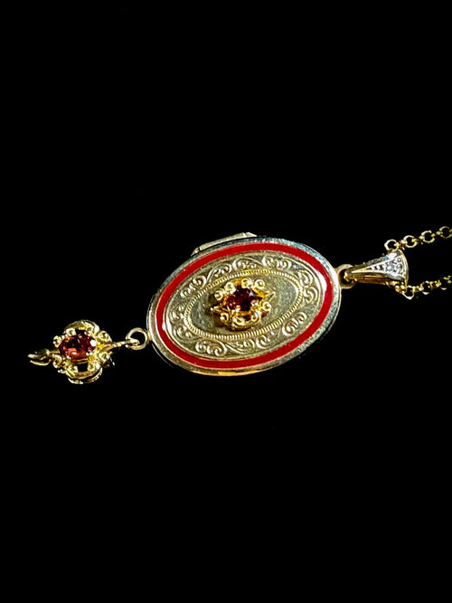 14ct Gold Royal Doulton Limited Addition Garnet Locket