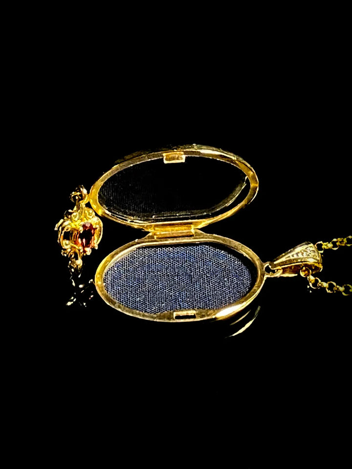 14ct Gold Royal Doulton Limited Addition Garnet Locket