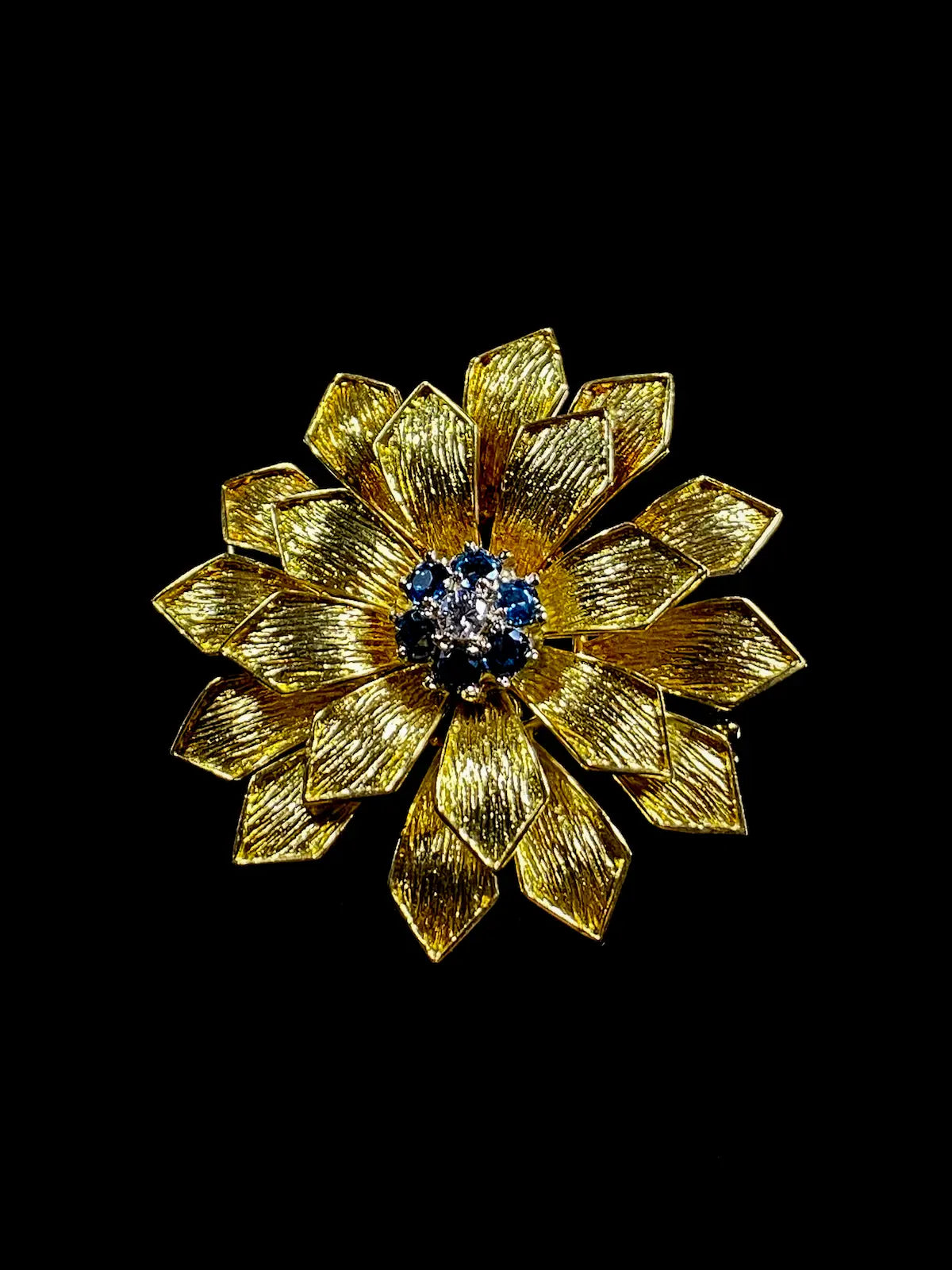 Vintage 18ct Gold Diamond and Sapphire Flower Brooch