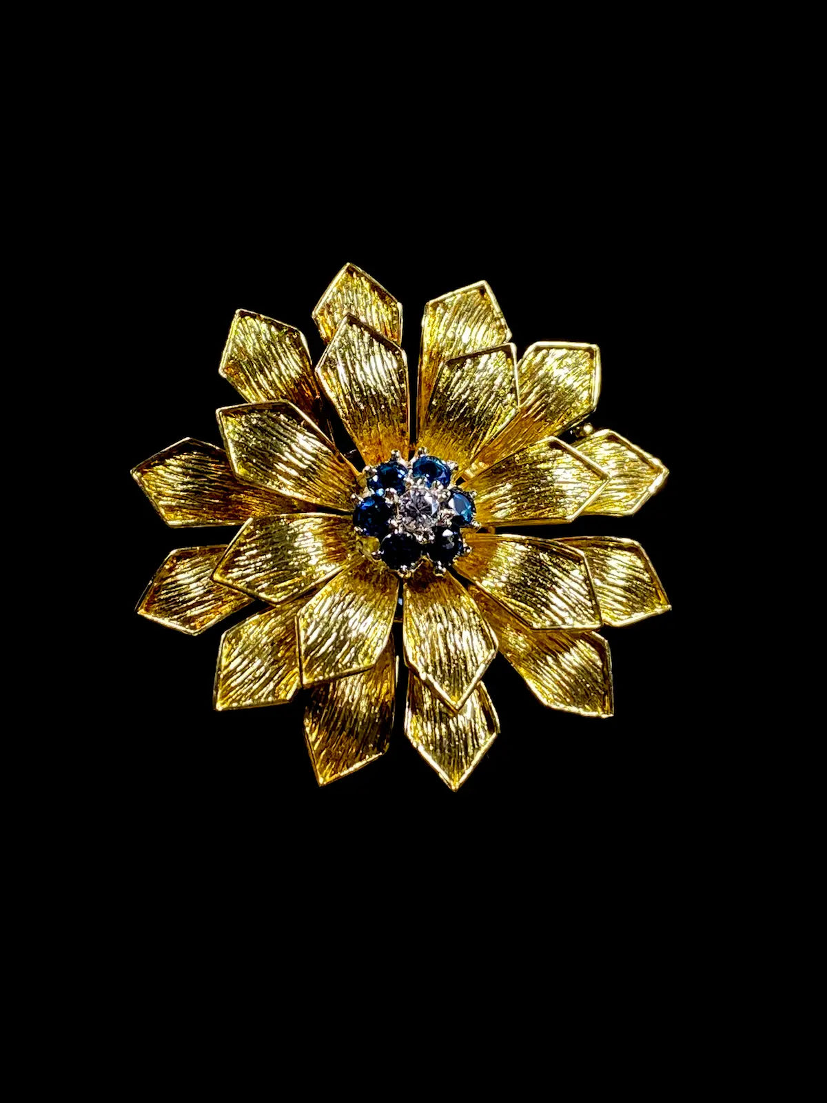 Vintage 18ct Gold Diamond and Sapphire Flower Brooch