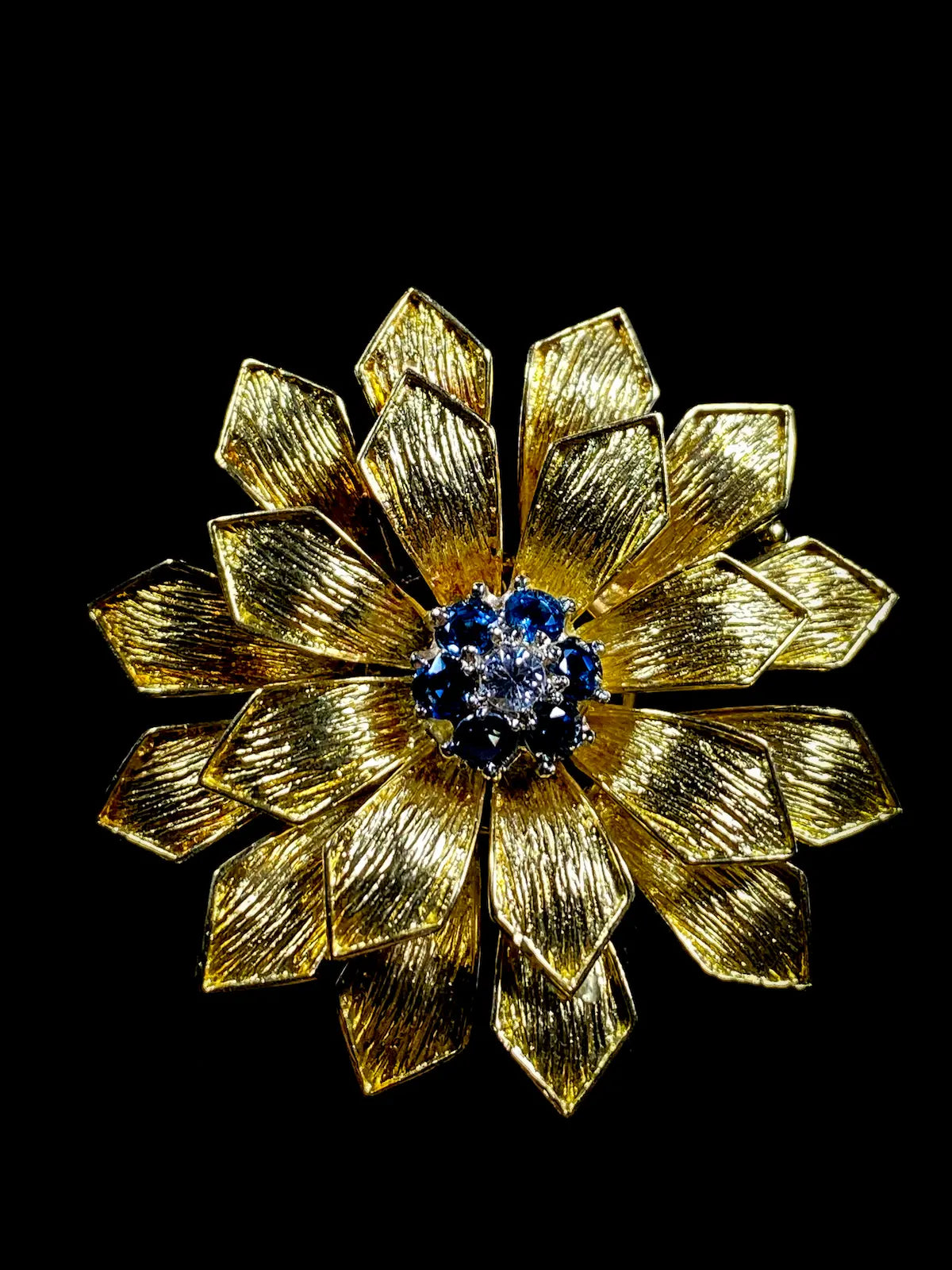 Vintage 18ct Gold Diamond and Sapphire Flower Brooch