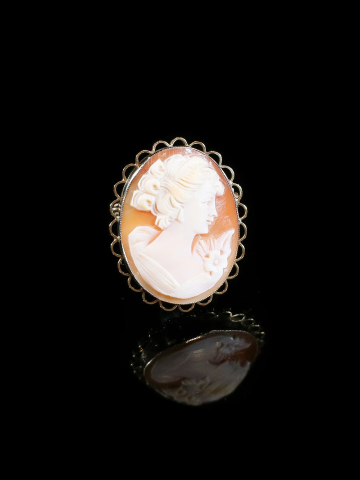 Vintage 1970s 9ct Yellow Gold Oval Shell Cameo Brooch