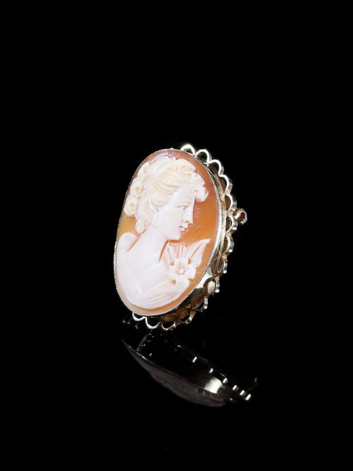 Vintage 1970s 9ct Yellow Gold Oval Shell Cameo Brooch