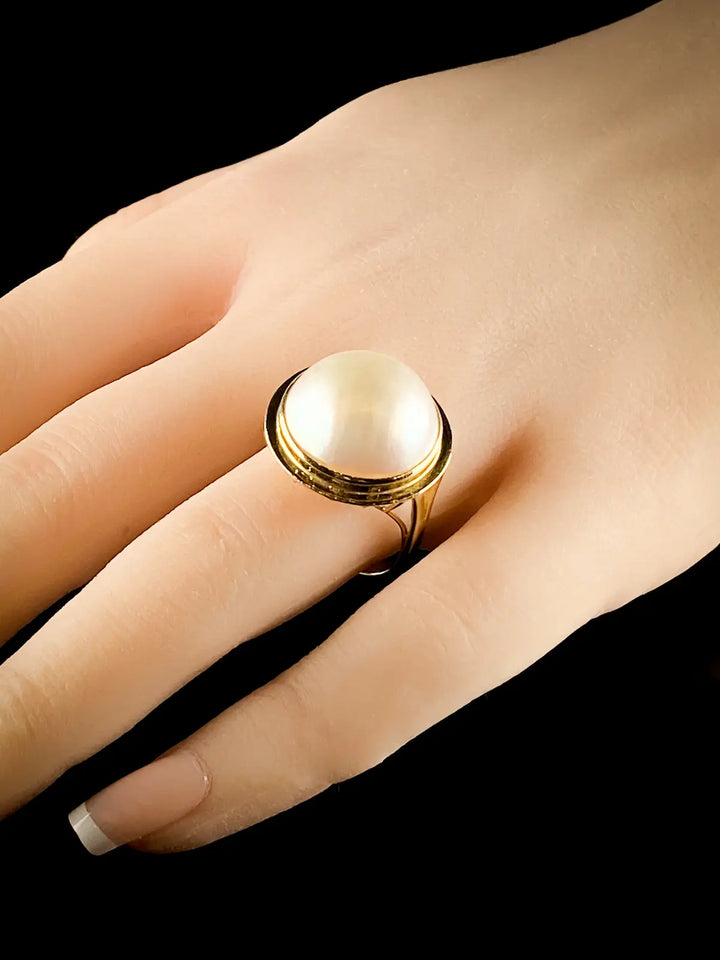 Vintage 18ct Yellow Gold Mabé Pearl Ring