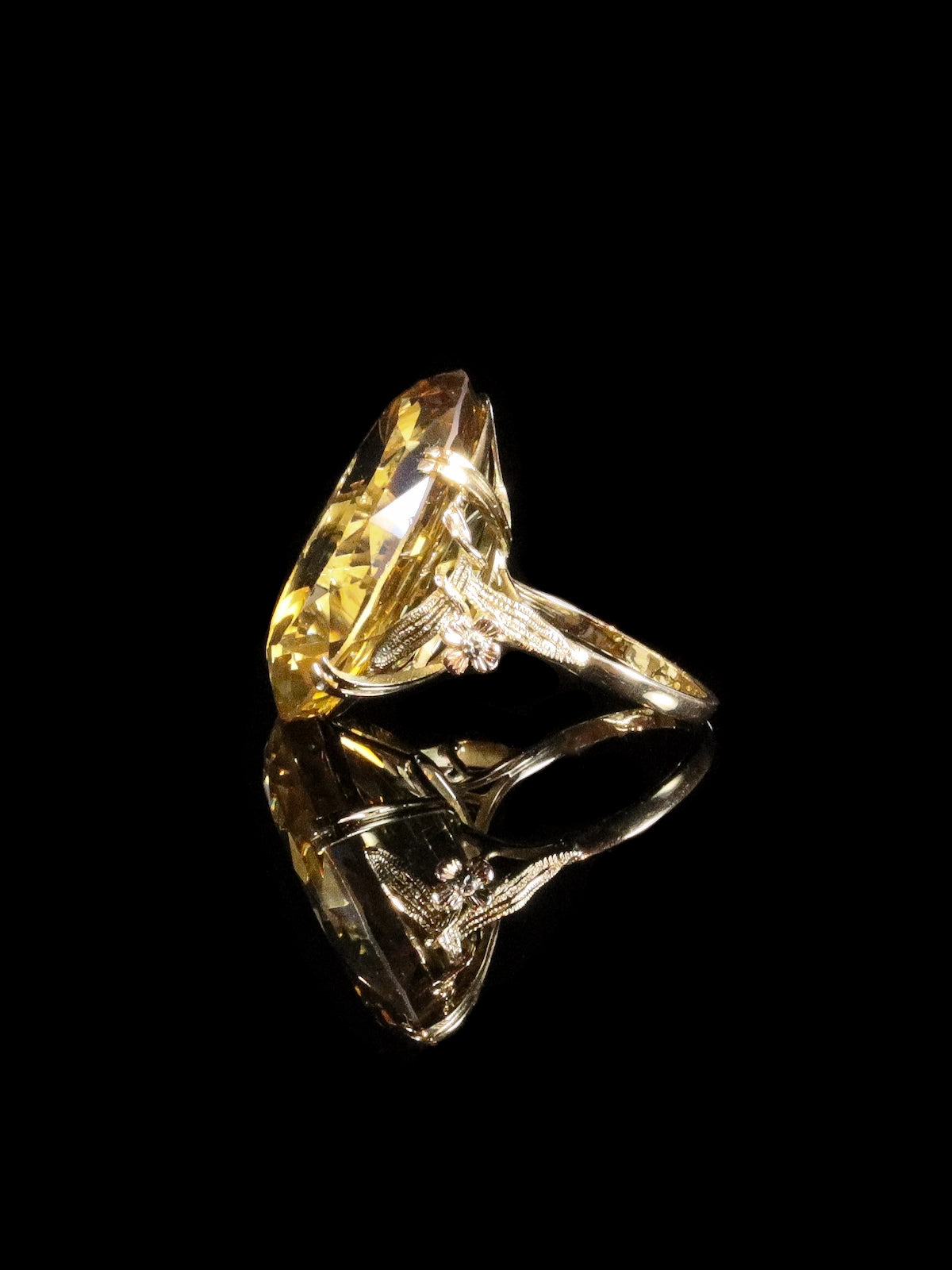 Large 18ct Yellow Gold Oval Citrine Single Stone Ring