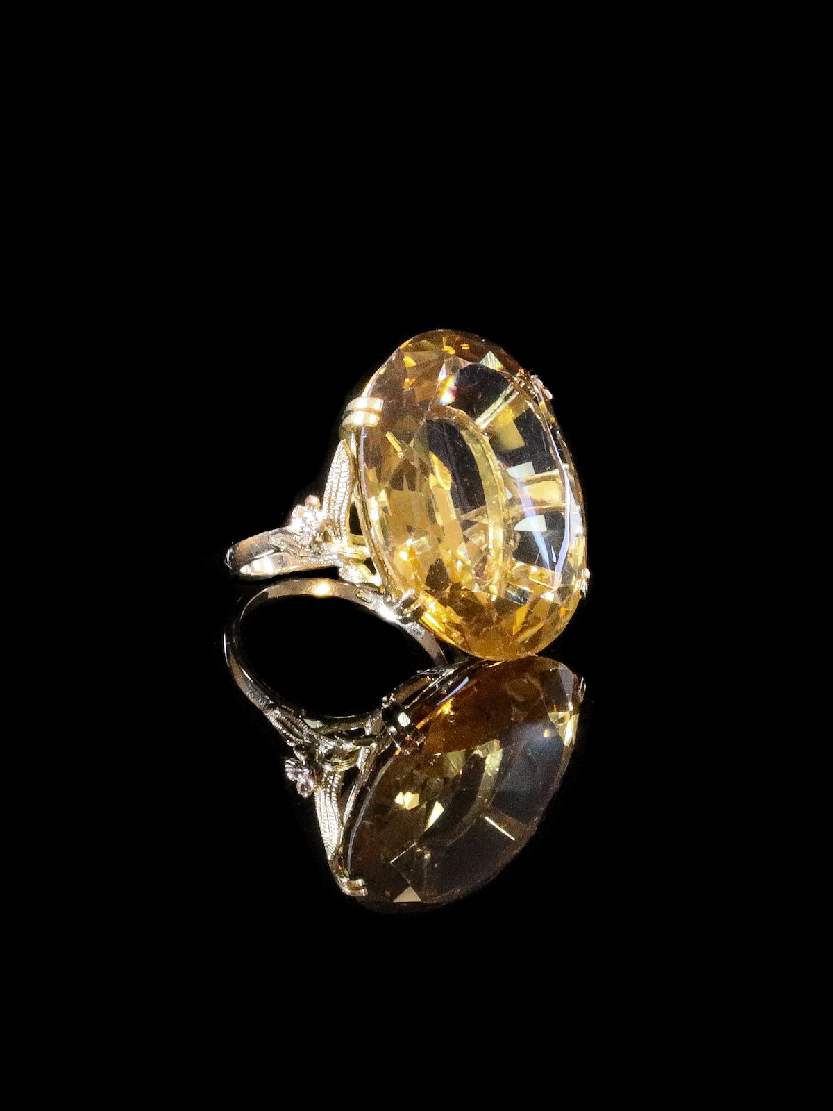 Large 18ct Yellow Gold Oval Citrine Single Stone Ring