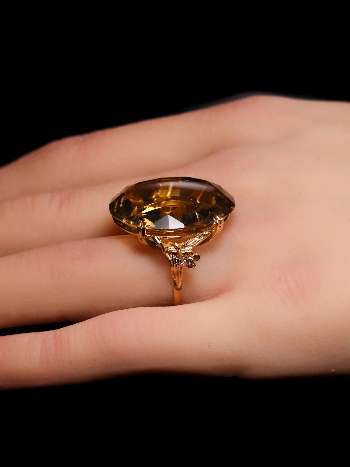 Large 18ct Yellow Gold Oval Citrine Single Stone Ring