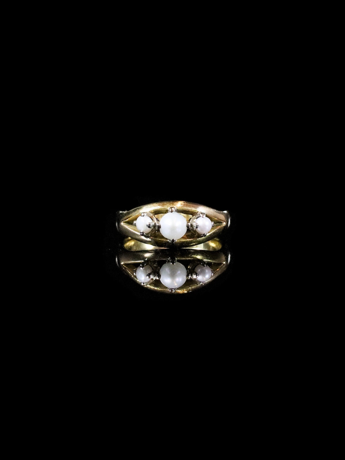 Vintage 22ct Yellow Gold Three Stone Pearl Ring