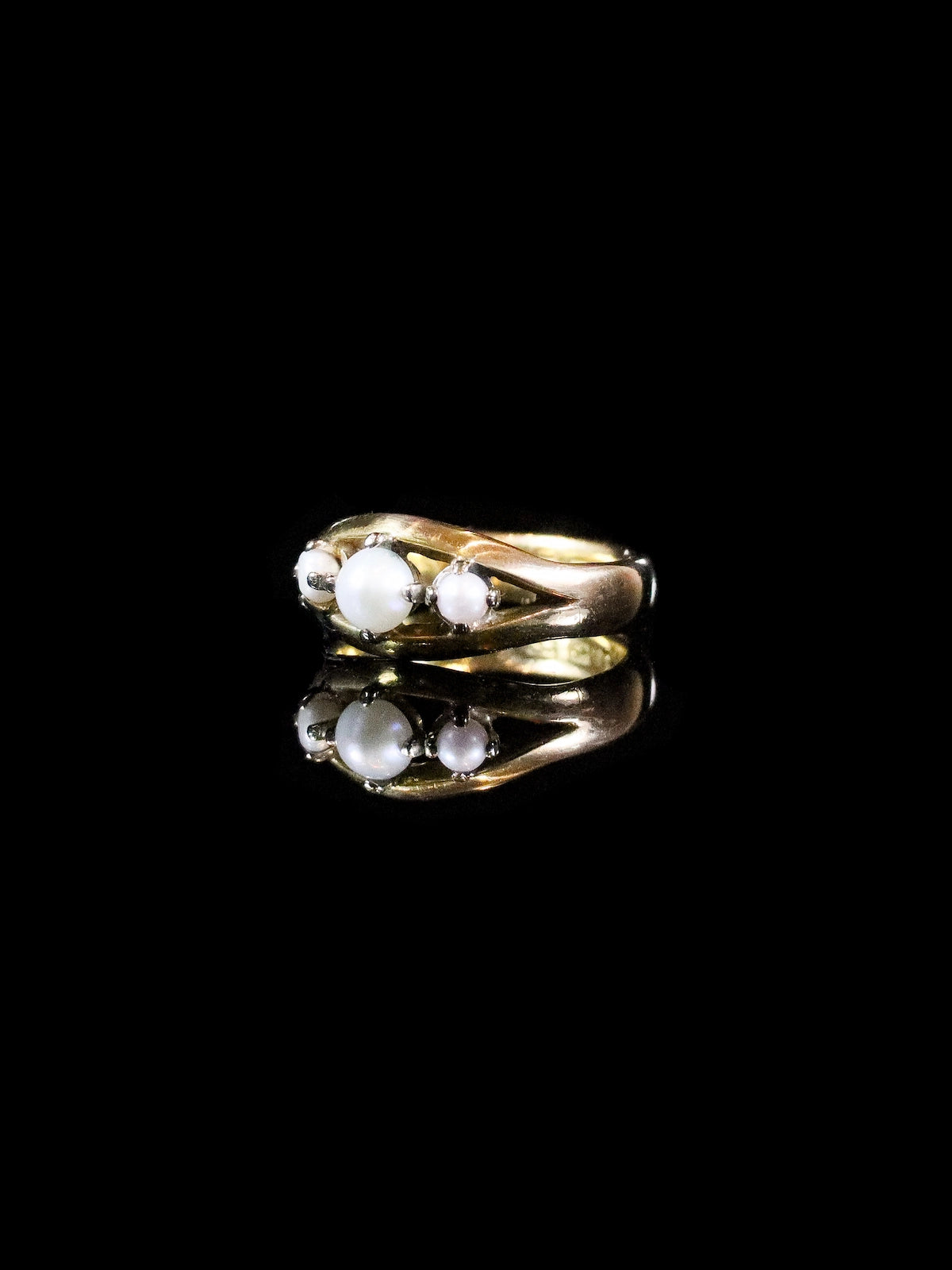 Vintage 22ct Yellow Gold Three Stone Pearl Ring