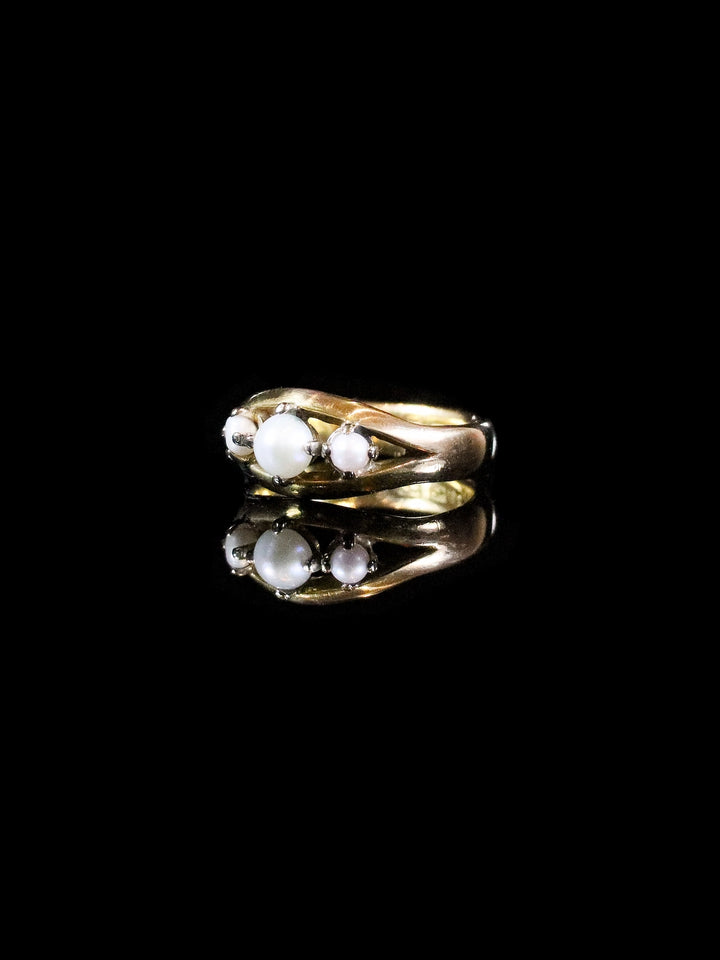 Vintage 22ct Yellow Gold Three Stone Pearl Ring