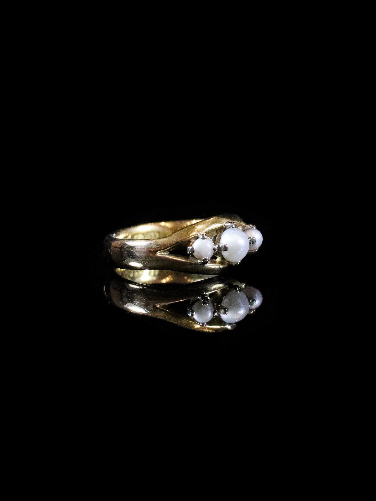 Vintage 22ct Yellow Gold Three Stone Pearl Ring