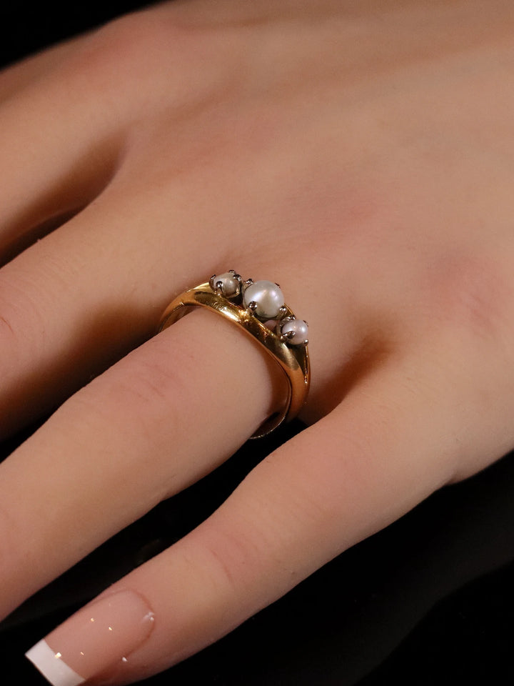 Vintage 22ct Yellow Gold Three Stone Pearl Ring