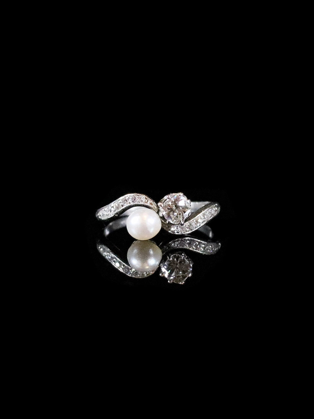 White Gold Pearl and Diamond Twist Ring with Diamond Shoulders