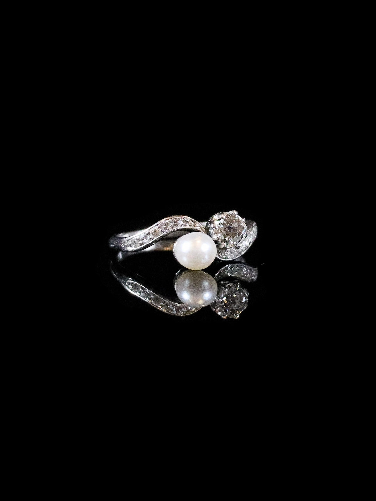 White Gold Pearl and Diamond Twist Ring with Diamond Shoulders