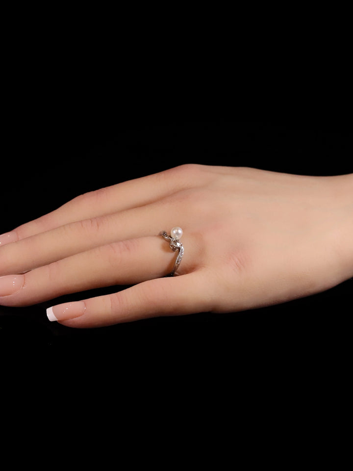 White Gold Pearl and Diamond Twist Ring with Diamond Shoulders