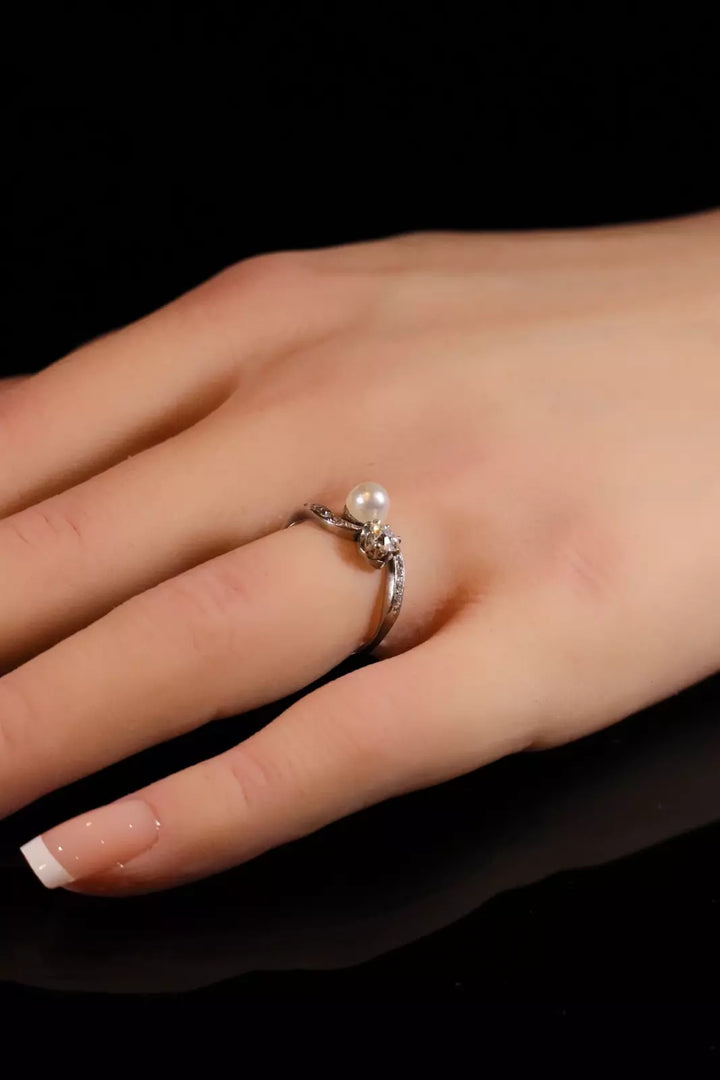 White Gold Pearl and Diamond Twist Ring with Diamond Shoulders