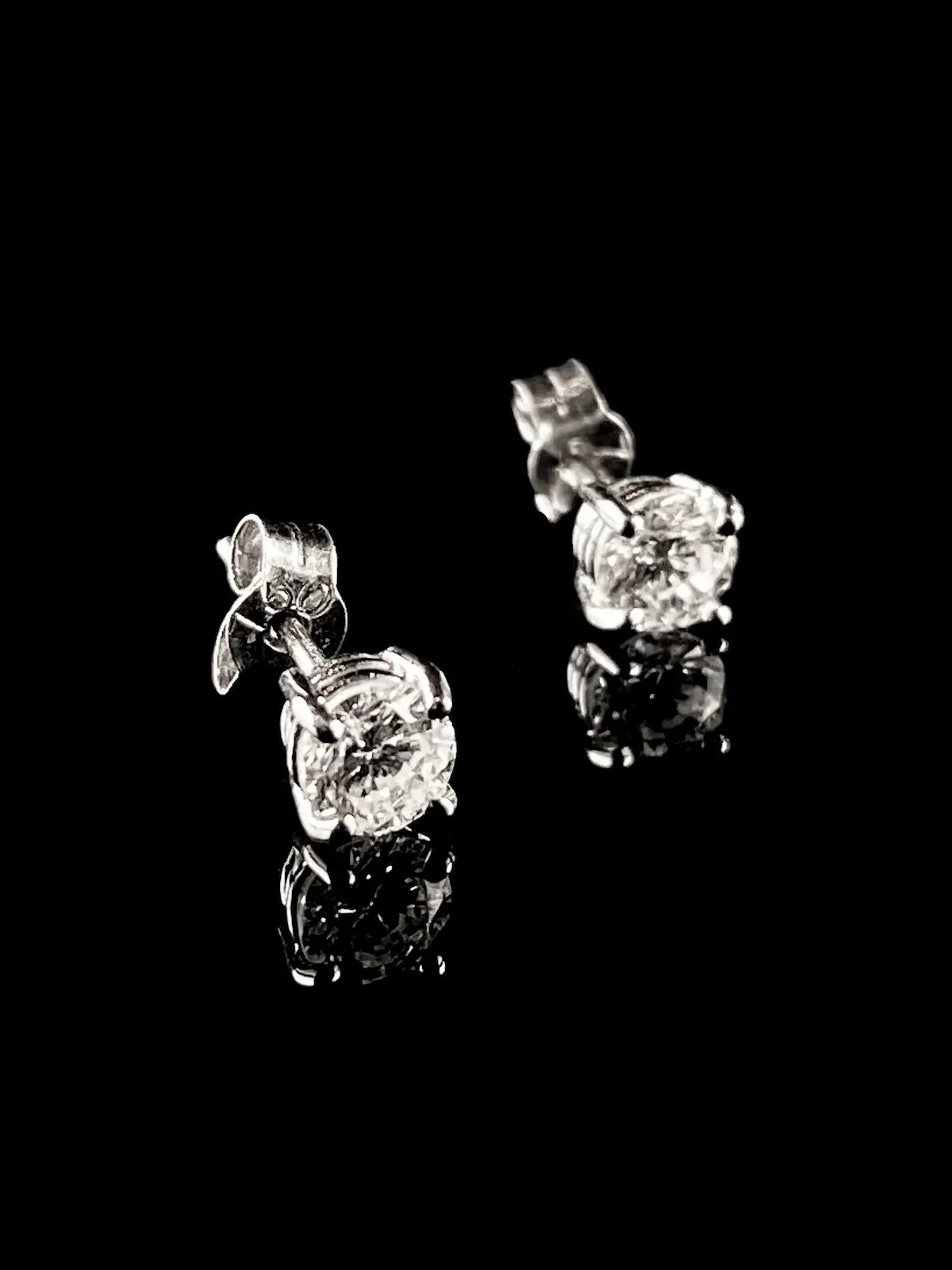 18ct White Gold 1.00ct Diamond Single Stone Stud Earrings