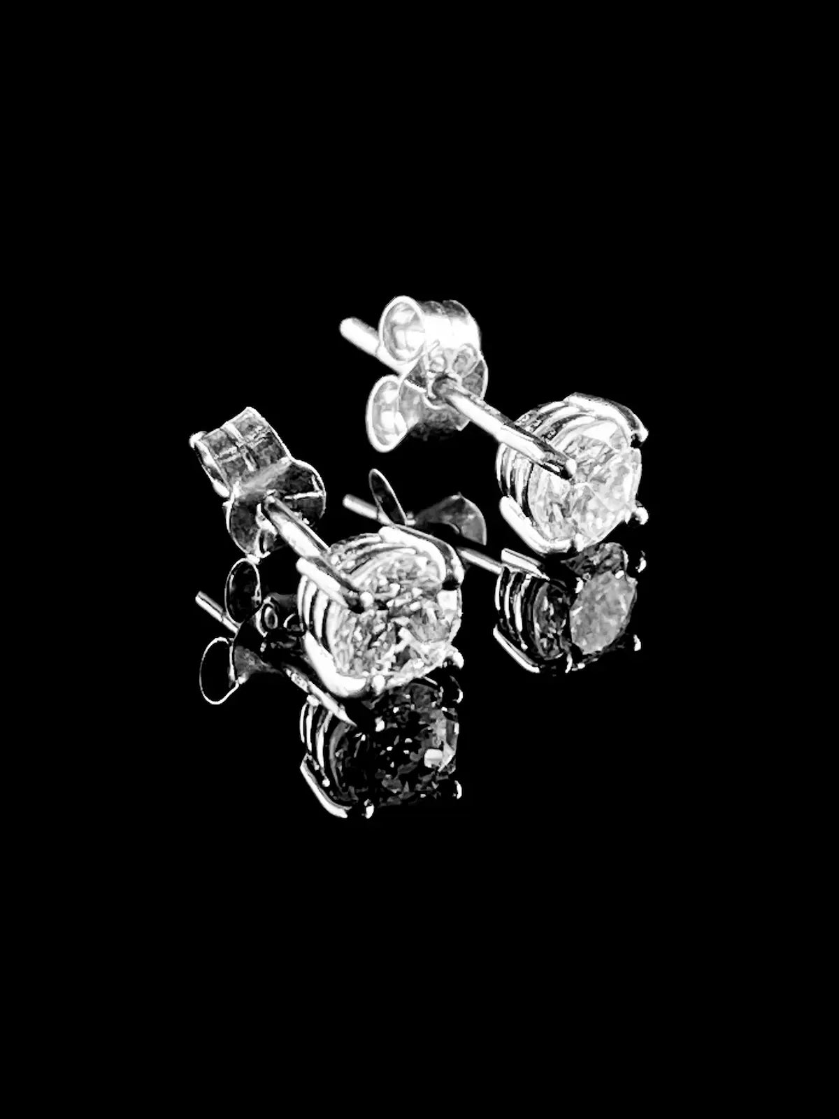 18ct White Gold 1.00ct Diamond Single Stone Stud Earrings