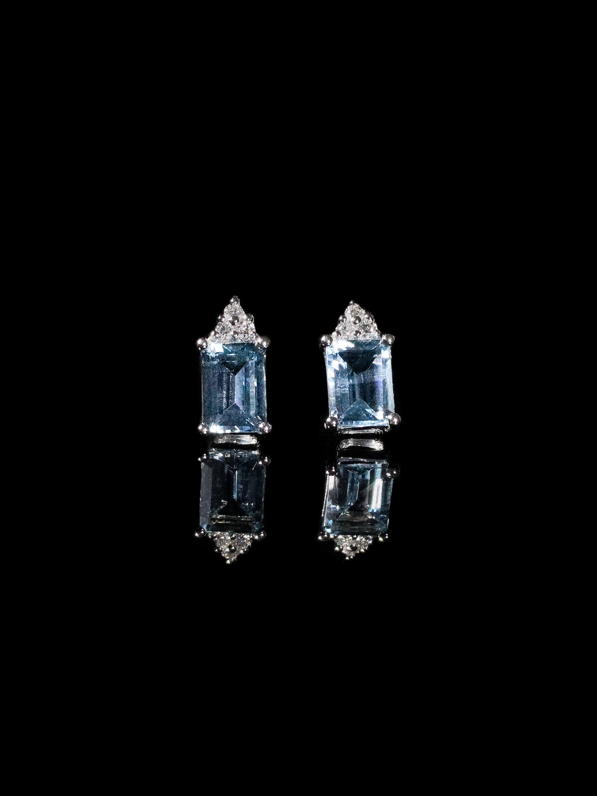 18ct White Gold Aquamarine Stud Earrings with Trefoil Diamonds
