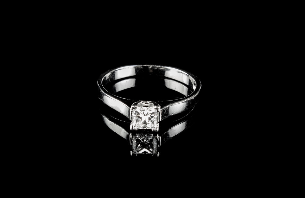 Diamond Solitaire Ring set in Platinum, 0.30ct