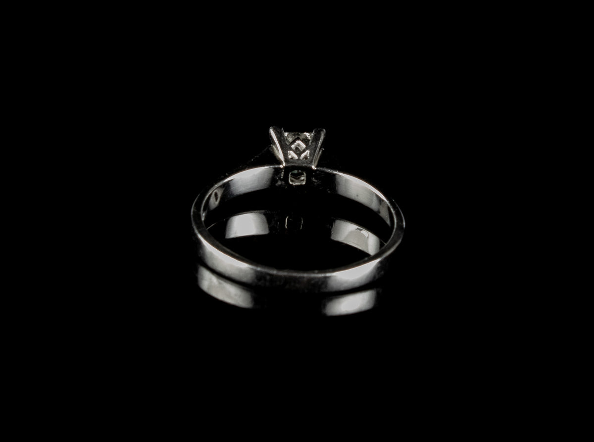 Diamond Solitaire Ring set in Platinum, 0.30ct