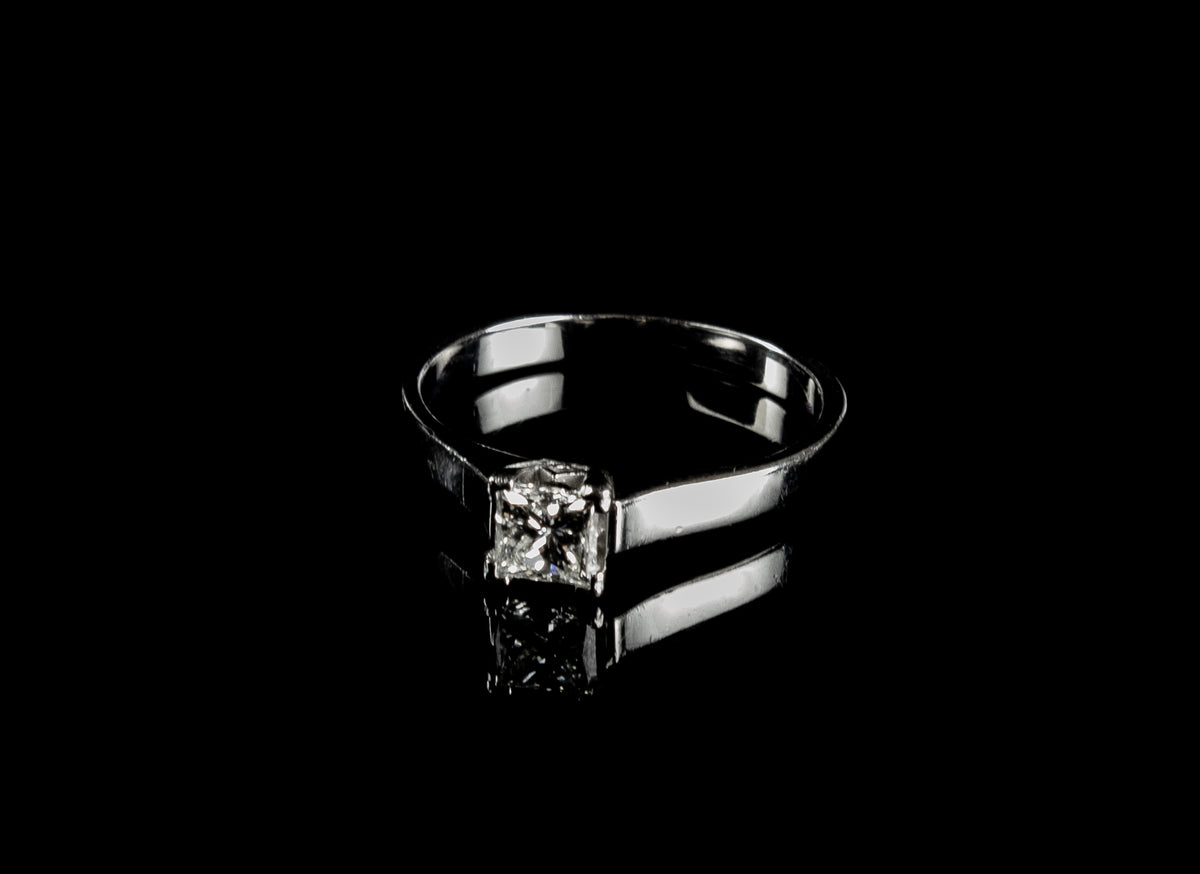 Diamond Solitaire Ring set in Platinum, 0.30ct