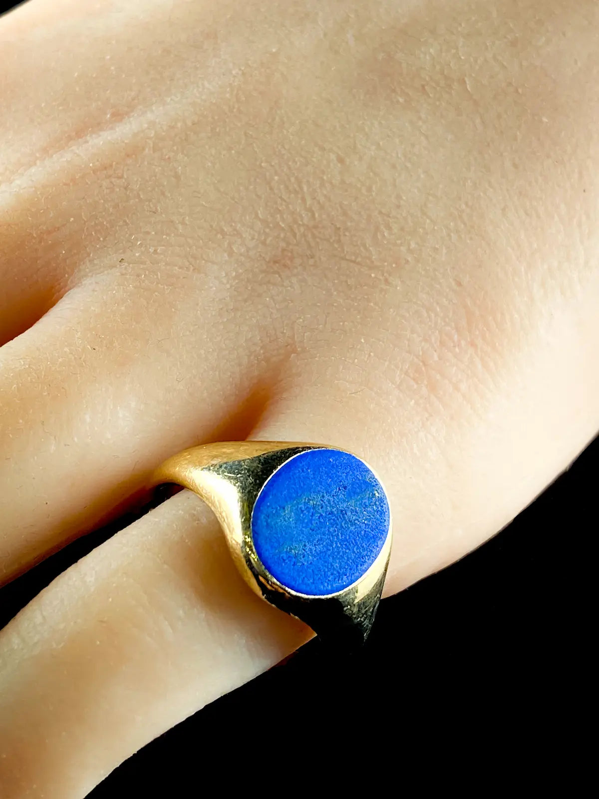 Vintage 9ct Gold Oval Lapis Lazuli Signet Ring